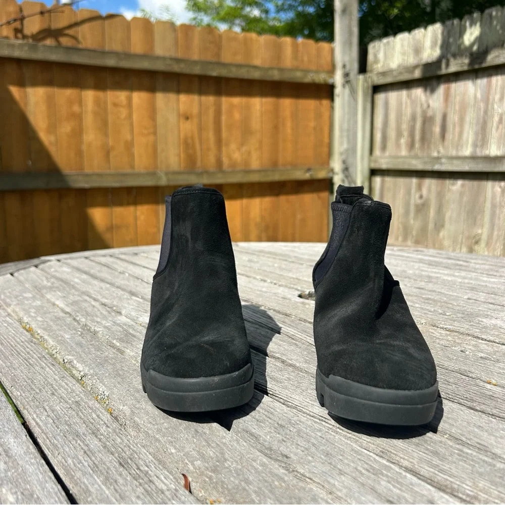 Eileen Fisher Splash Waterproof‎ Suede Chelsea Bootie in Black, size 5.5